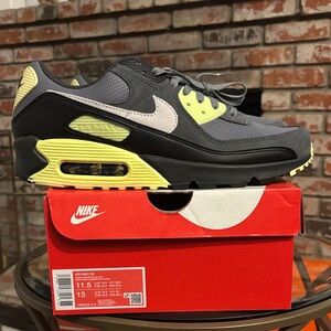 Nike Air Max 90 Sneakers Grey Photon Dust DM0029-012 Men’s 11.5 / Women’s 13